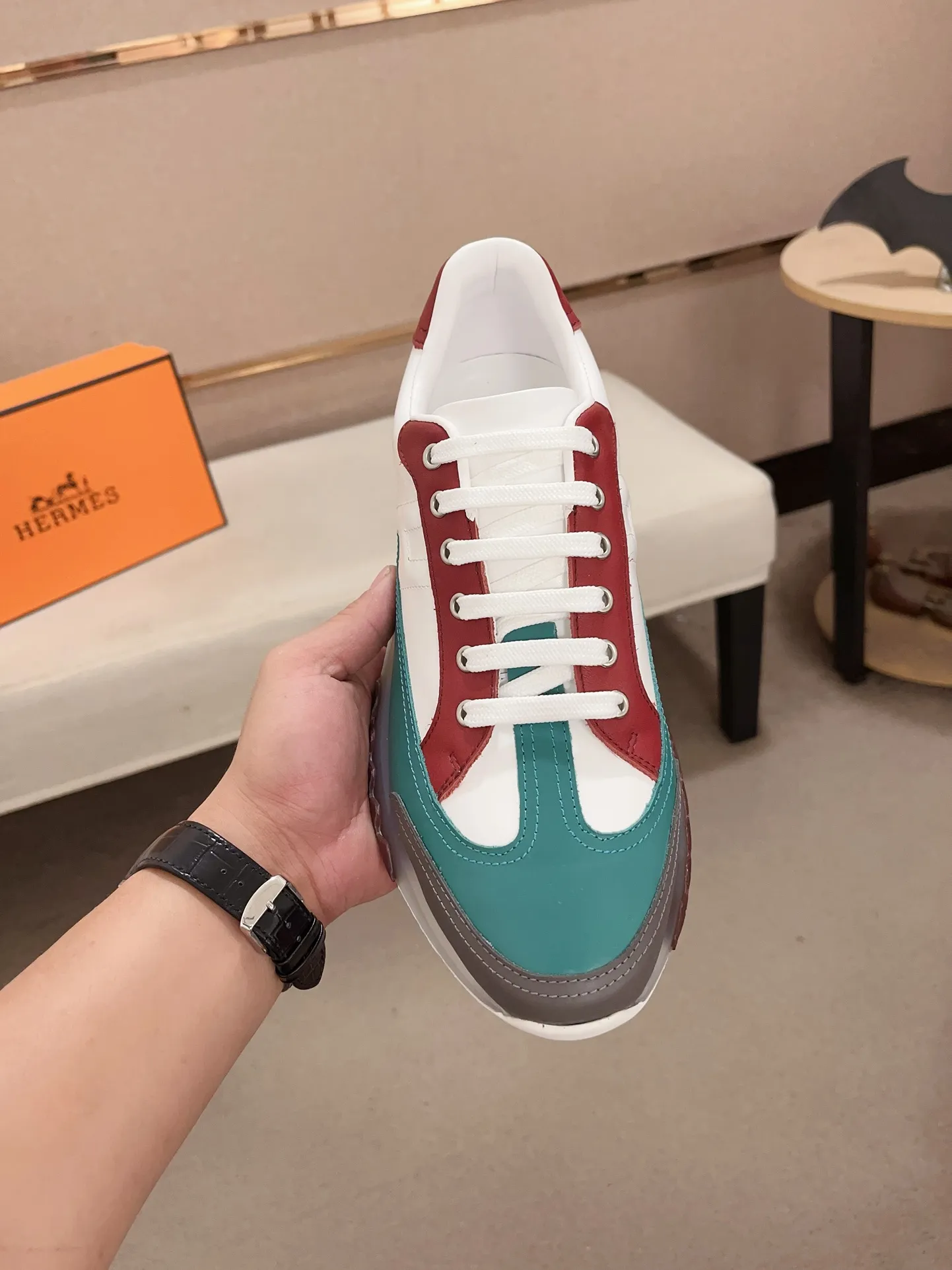 Ex-factory price: 500💰《HERMES》【Classic Original Version】Hermès; Top 🔝 Purchasing Agency 🔍🔍Men's latest 🇺🇸 counters are sold simultaneously, original imported from Italy ▲▲First-layer cowhide ▲▲ (high-end, extravagance and class) times) Exquisite workmanship (Italian 🇮🇹Imported water-dyed 🐂cowhide lining) sole: Original sole provided by the original factory, ⚠️exclusive double-layer activity·TPR·rubber·combined molded outsole; super comfortable·wear-resistant·non-slip·environmental protection The real thing is more beautiful if you take the real thing (high quality, follow the order), you can enter and exit the counter at will * Number of yards: 38·39·40·41·42·43·44# (can be customized 45.)